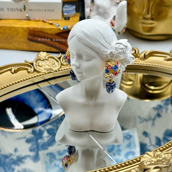 🆕 LES NEREIDES 🧿 NIB Flower Bouquet And Ceramic Bead Earrings - Picture 6 of 13